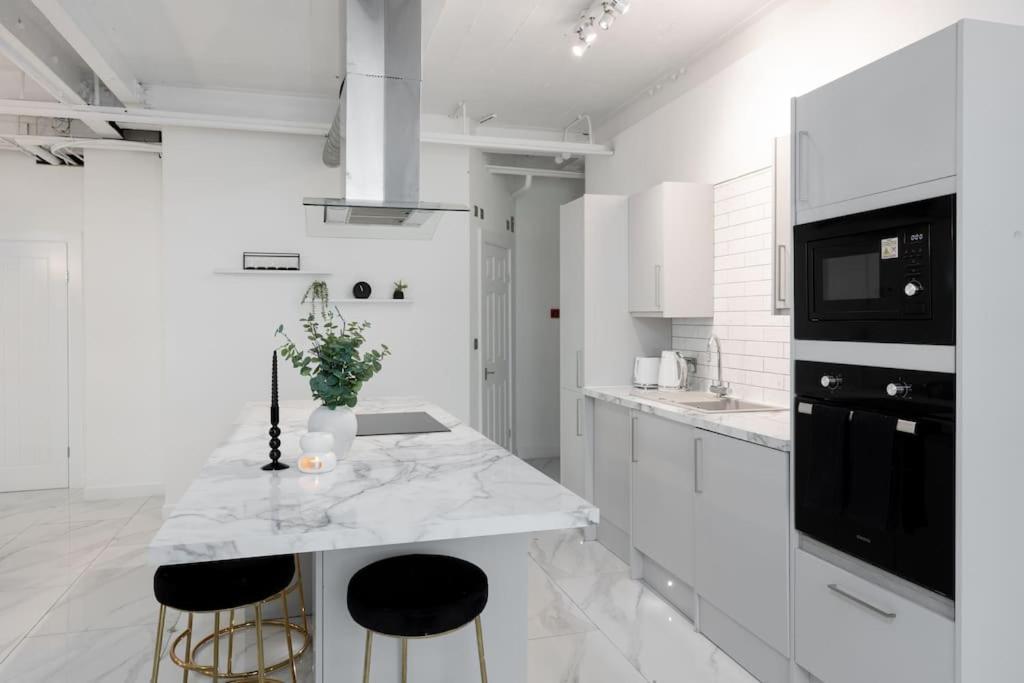 Luxury, Open Plan Apartment Брадфорт Екстериор снимка